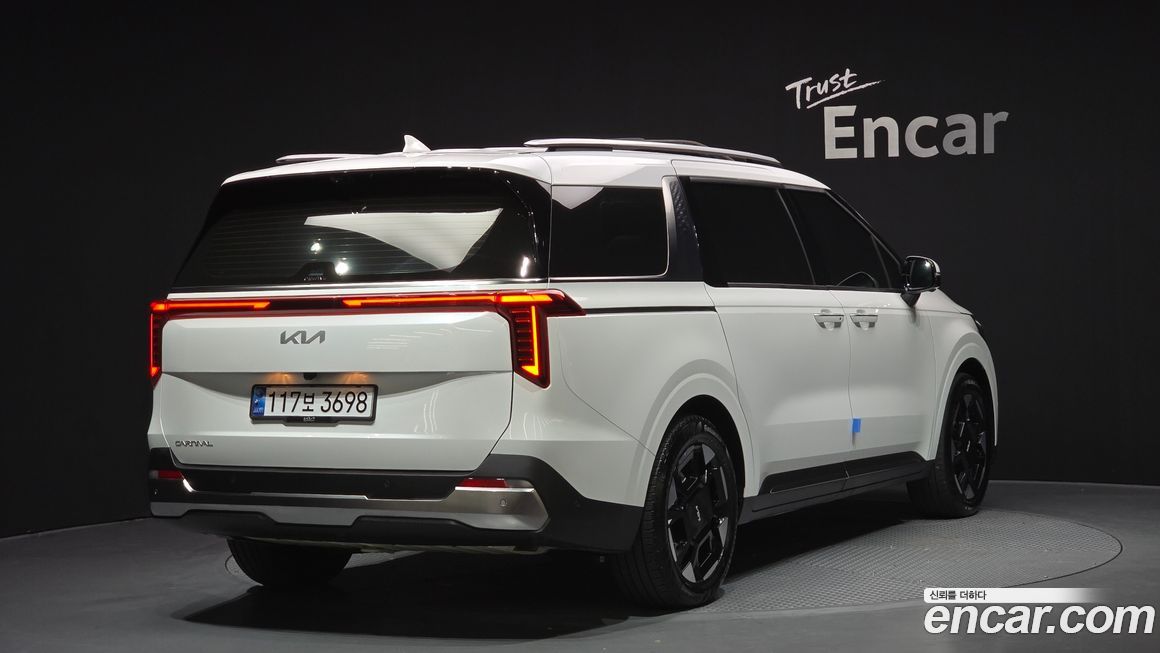 Kia Carnival 9-Seater Signature, 2024
