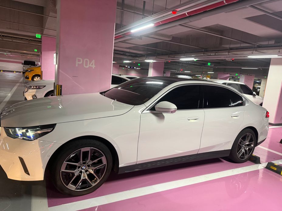 BMW 5-Series 520i, 2024