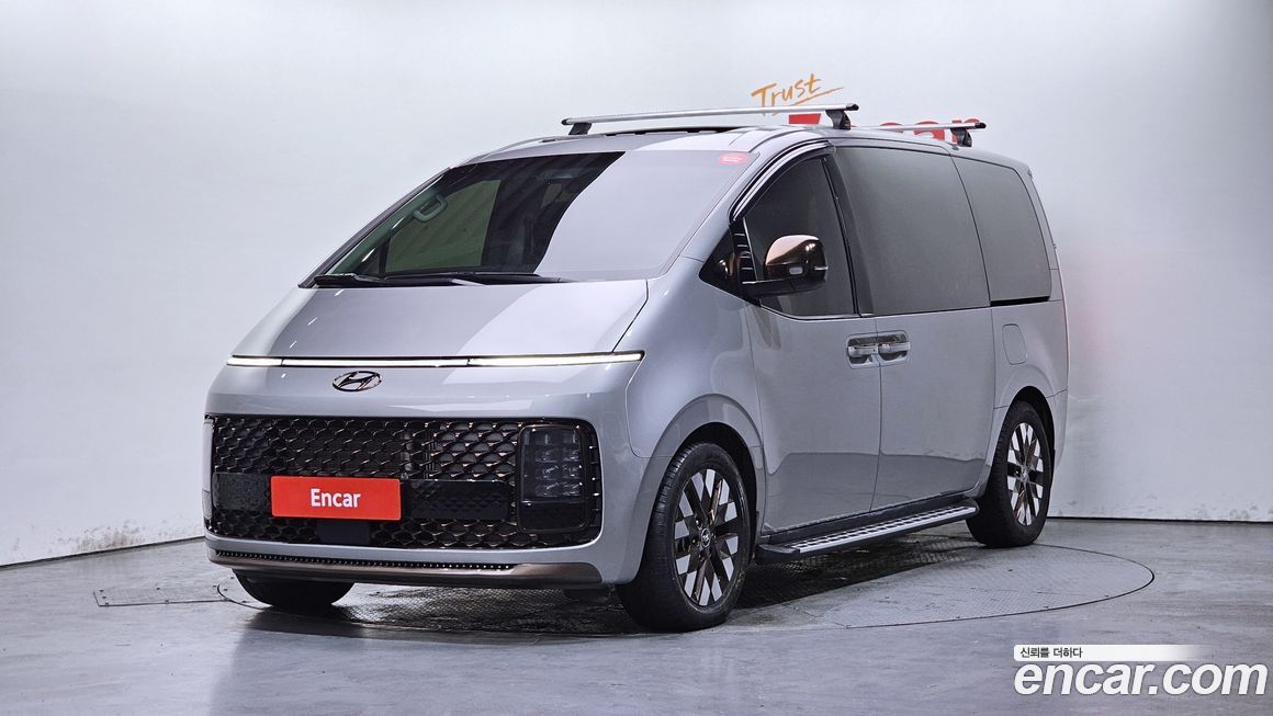 Hyundai Staria 4WD Lounge 9-Seater, 2024