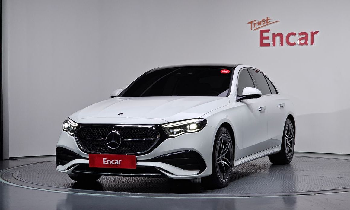 Mercedes-Benz E-Class E300 4MATIC AMG Line, 2024