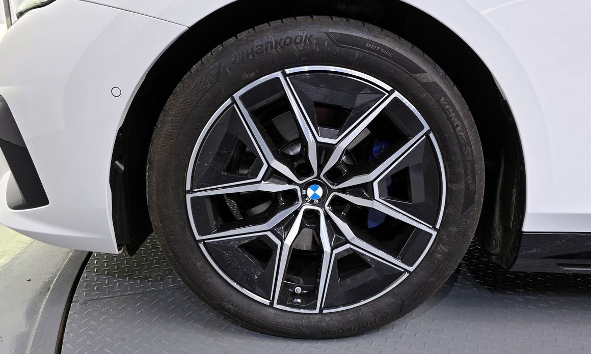 BMW 5-Series 520i M Sport, 2025