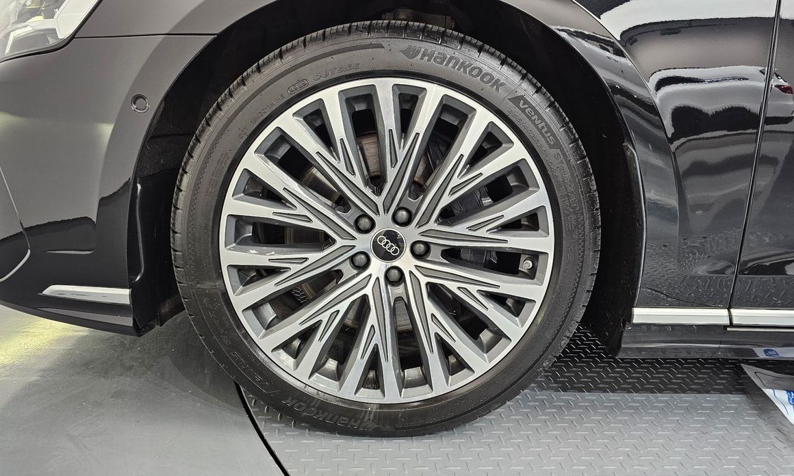 Audi A8 55 TFSI Quattro Premium LWB, 2023
