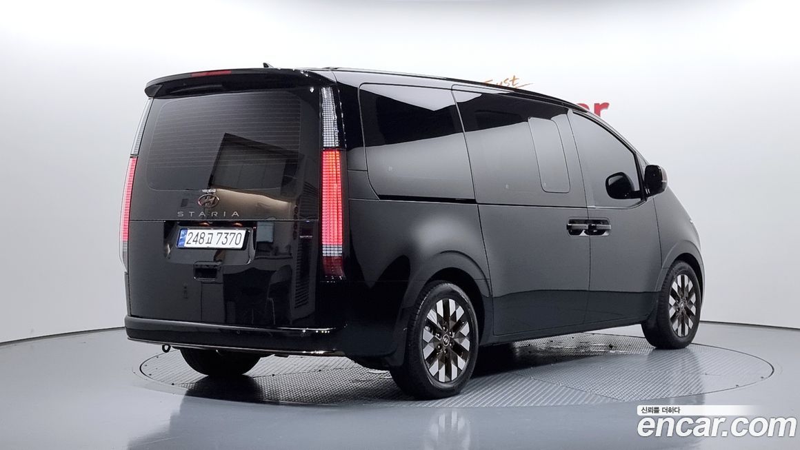 Hyundai Staria 4WD Lounge 7-Seater, 2024
