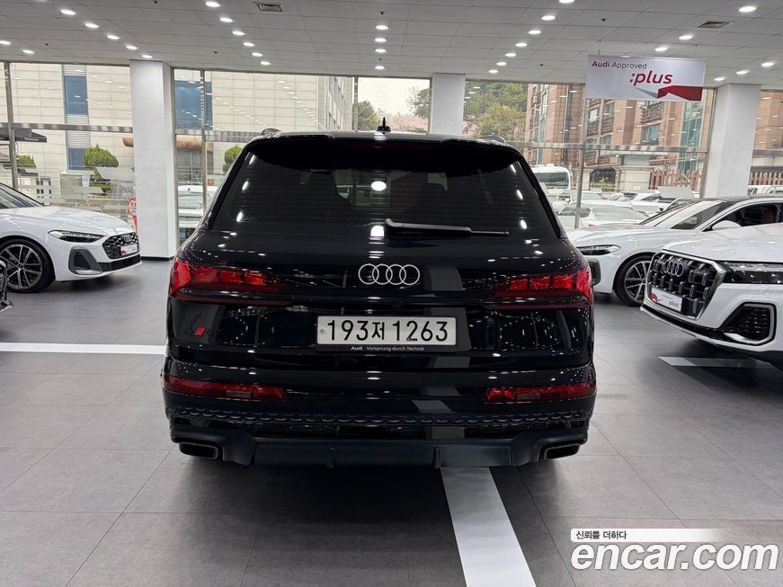 Audi Q7 55 TFSI Quattro Premium, 2025