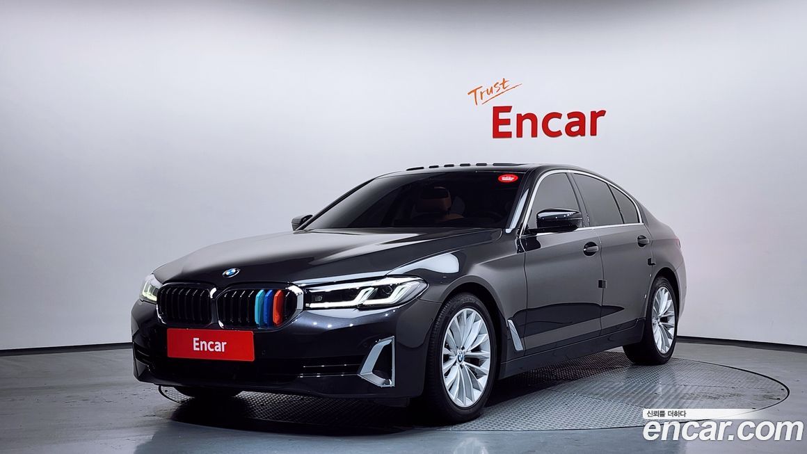 BMW 5-Series 520i Luxury, 2023