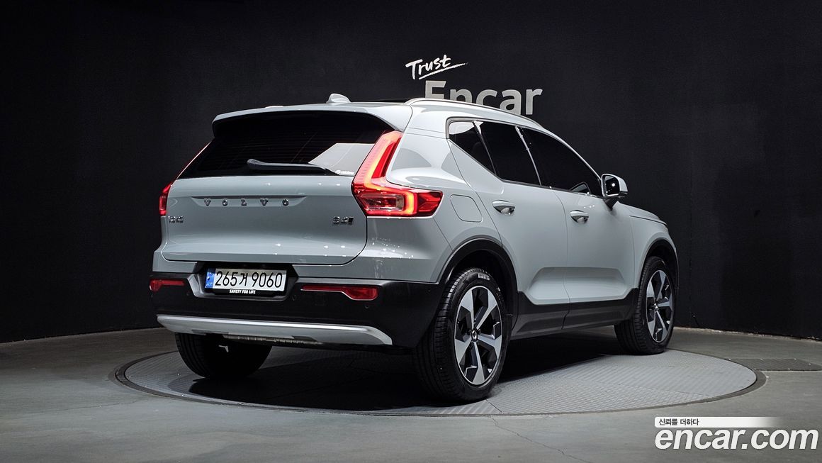 Volvo XC40 B4 Ultra Bright, 2025