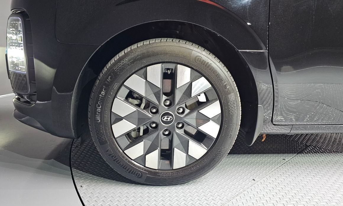 Hyundai Staria 4WD Lounge 9-Seater, 2022