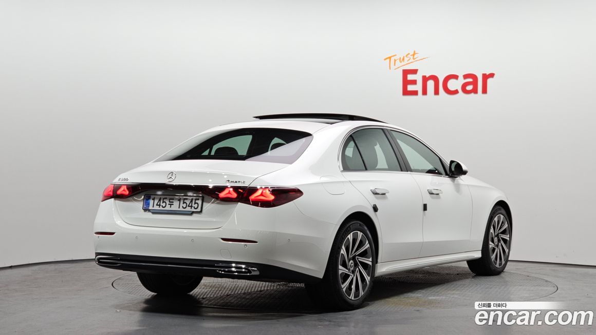 Mercedes-Benz E-Class E300 4MATIC Exclusive, 2025