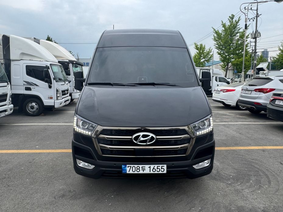 Hyundai Solati 15-seater, 2022