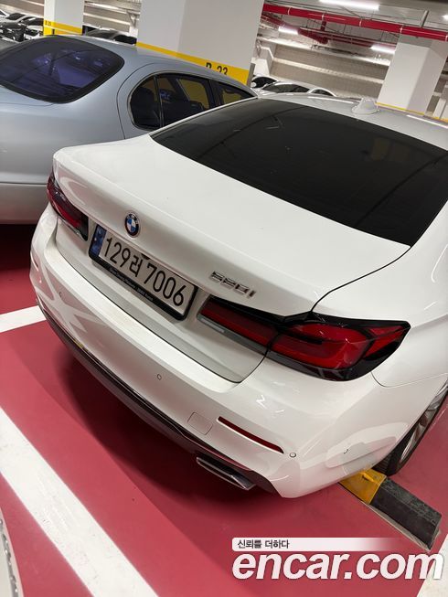 BMW 5-Series 520i Luxury, 2023