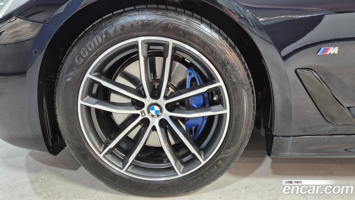 BMW 5-Series 520i M Sport, 2023