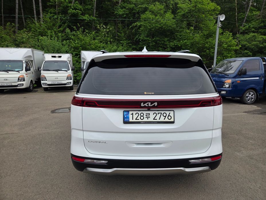 Kia Carnival 9-Seater Signature, 2023