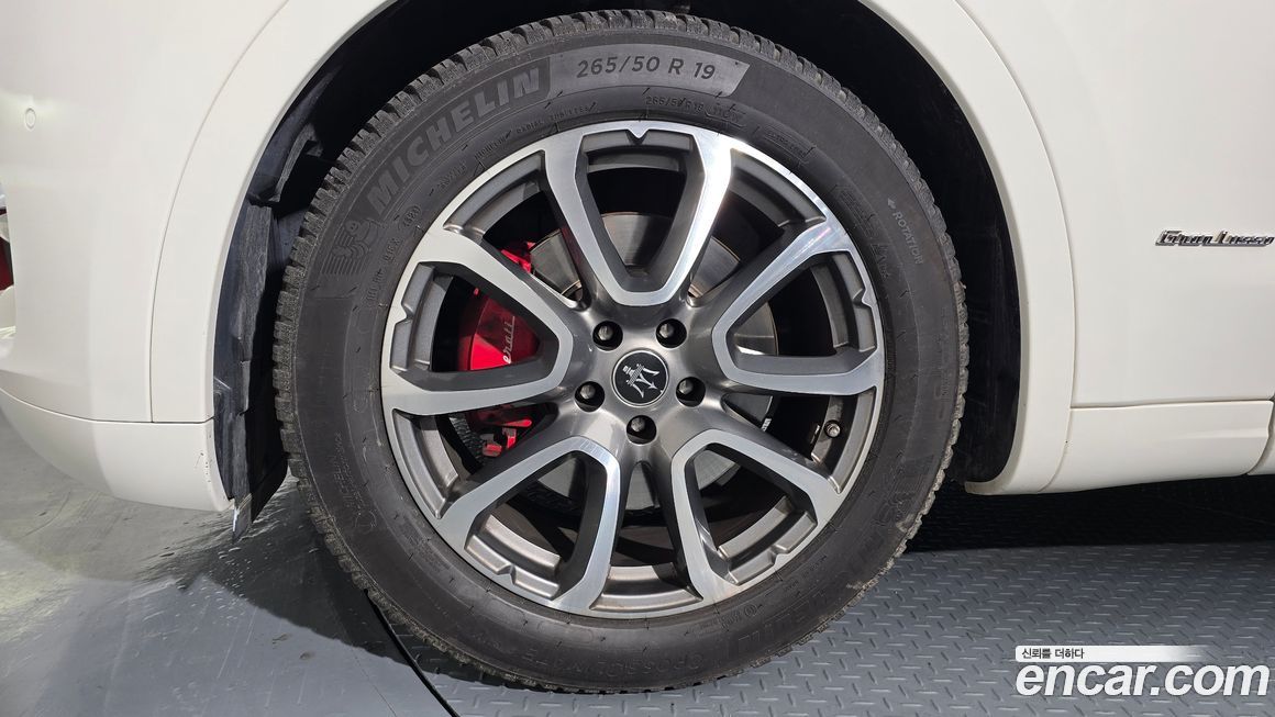 Maserati Levante 3.0 AWD GranLusso, 2021