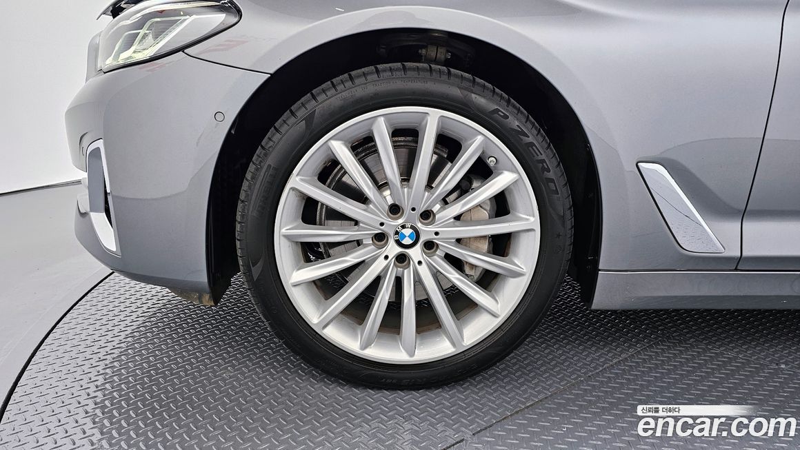 BMW 5-Series 530i xDrive Luxury, 2023