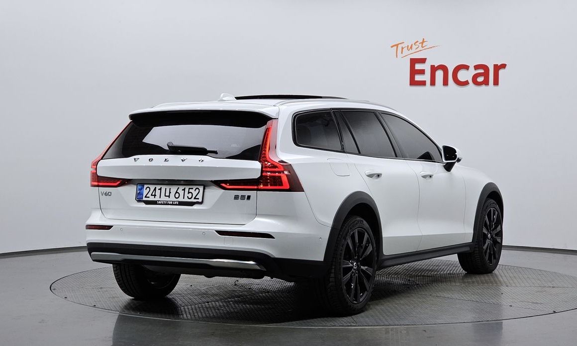 Volvo V60 B5 Ultimate AWD, 2024