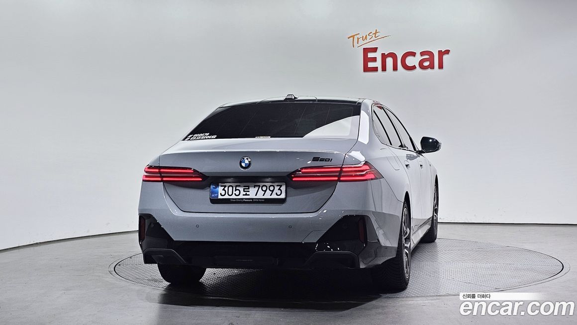 BMW 5-Series 520i M Sport, 2025