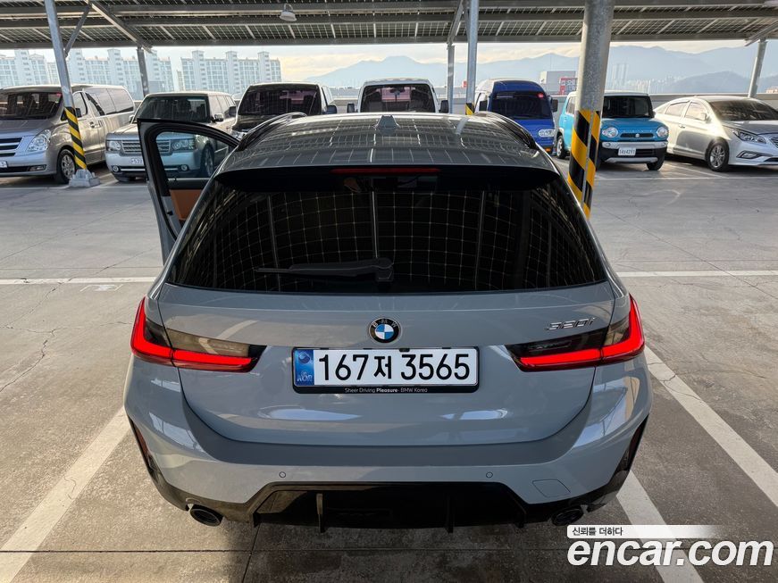 BMW 3-Series 320i Touring M Sports, 2025