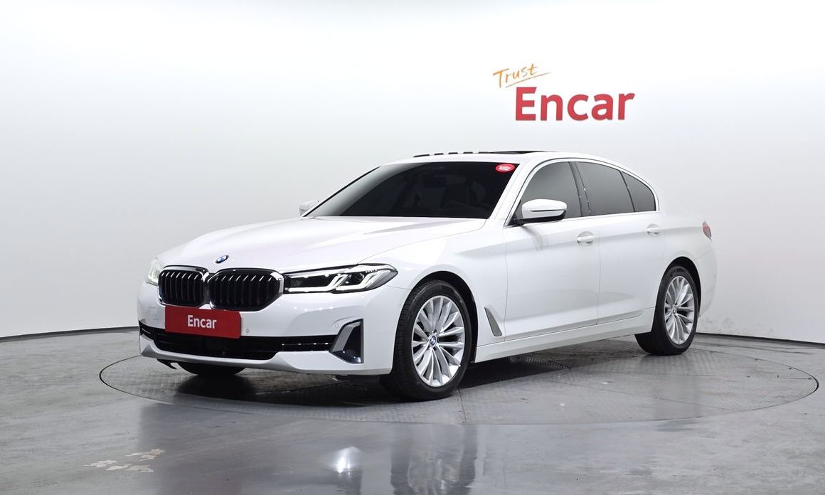 BMW 5-Series 520i Luxury, 2023
