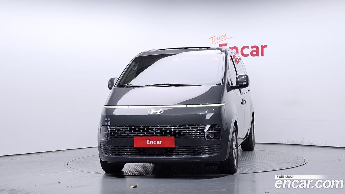 Hyundai Staria 4WD Tourer 9-Seater, 2025