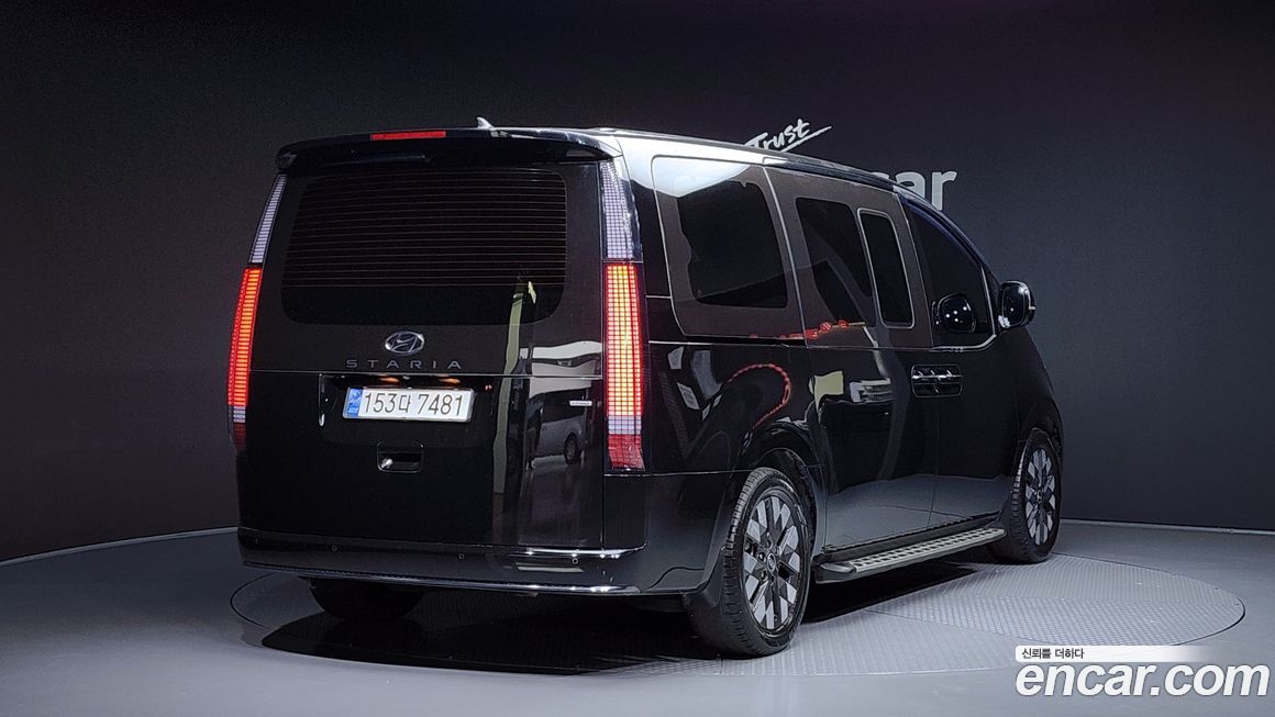 Hyundai Staria 4WD Lounge 9-Seater, 2024