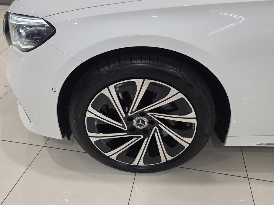 Mercedes-Benz E-Class E300 4MATIC Exclusive, 2025