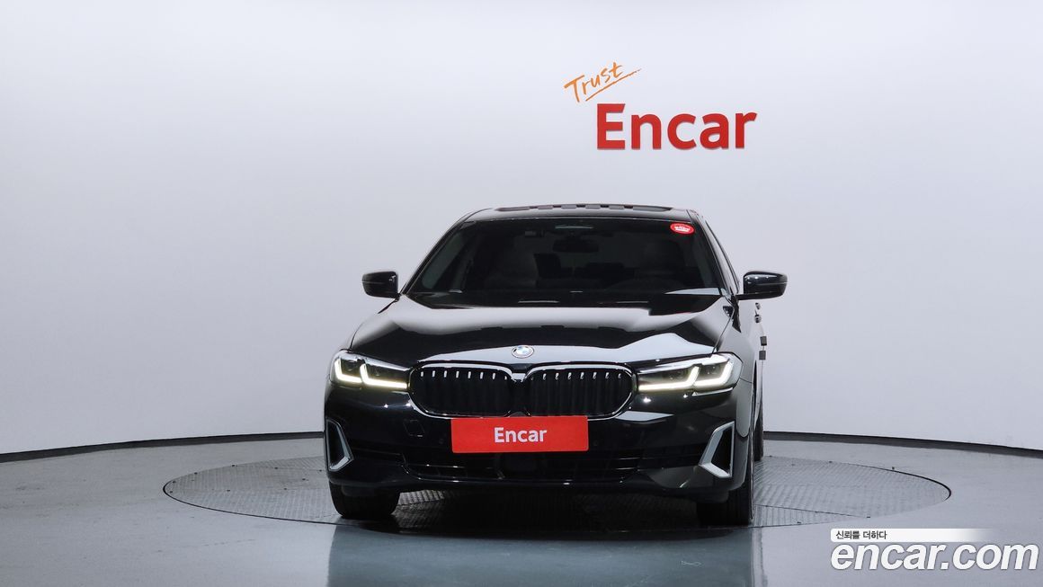 BMW 5-Series 530i Luxury, 2022