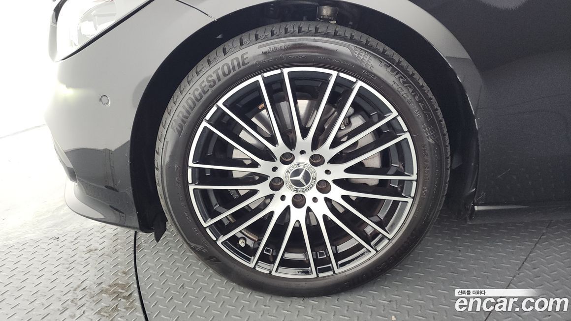 Mercedes-Benz C-Class C300 4MATIC Avantgarde, 2024