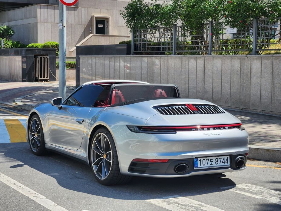 Porsche 911 Carrera 4 Cabriolet, 2024