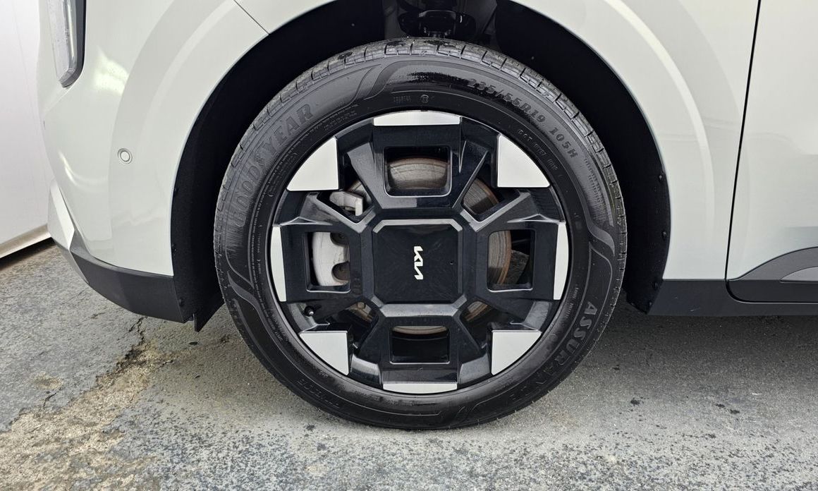 Kia Carnival 9-Seater Prestige, 2025