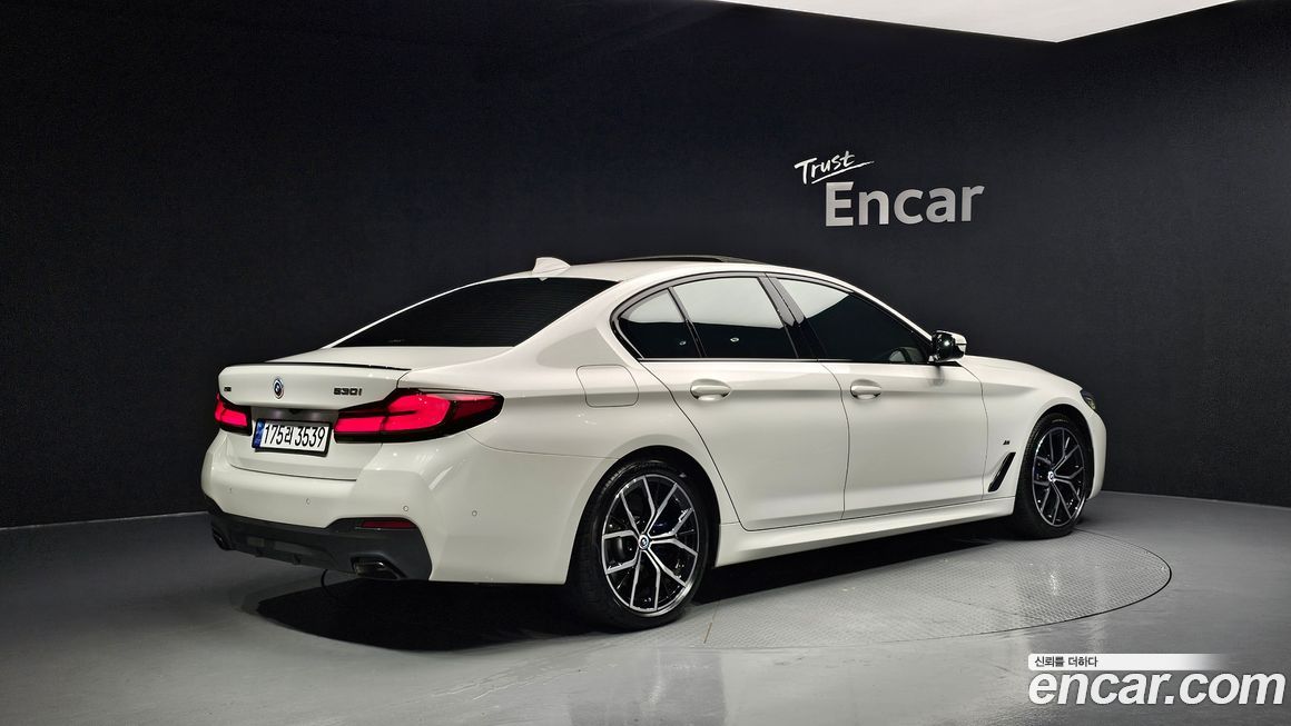 BMW 5-Series 530i xDrive M Sport Package, 2023