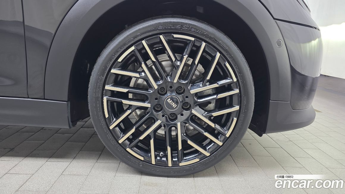 Mini Cooper Favoured, 2025