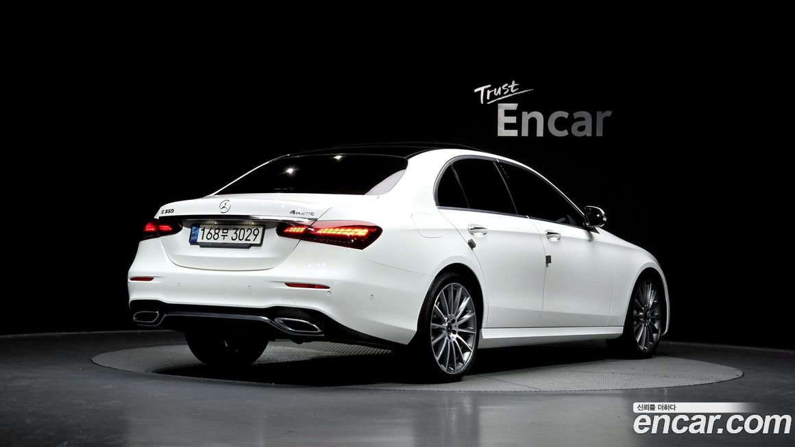 Mercedes-Benz E-Class E350 4MATIC AMG Line, 2022