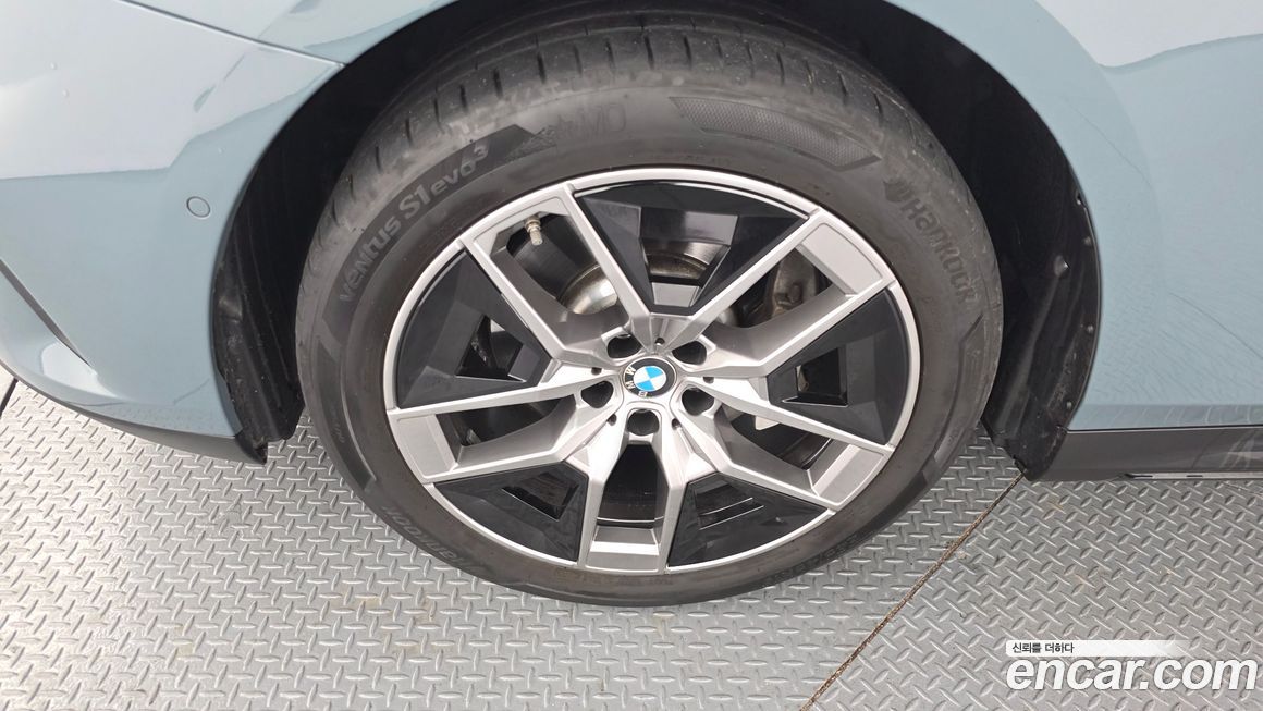 BMW 5-Series 530i xDrive, 2024