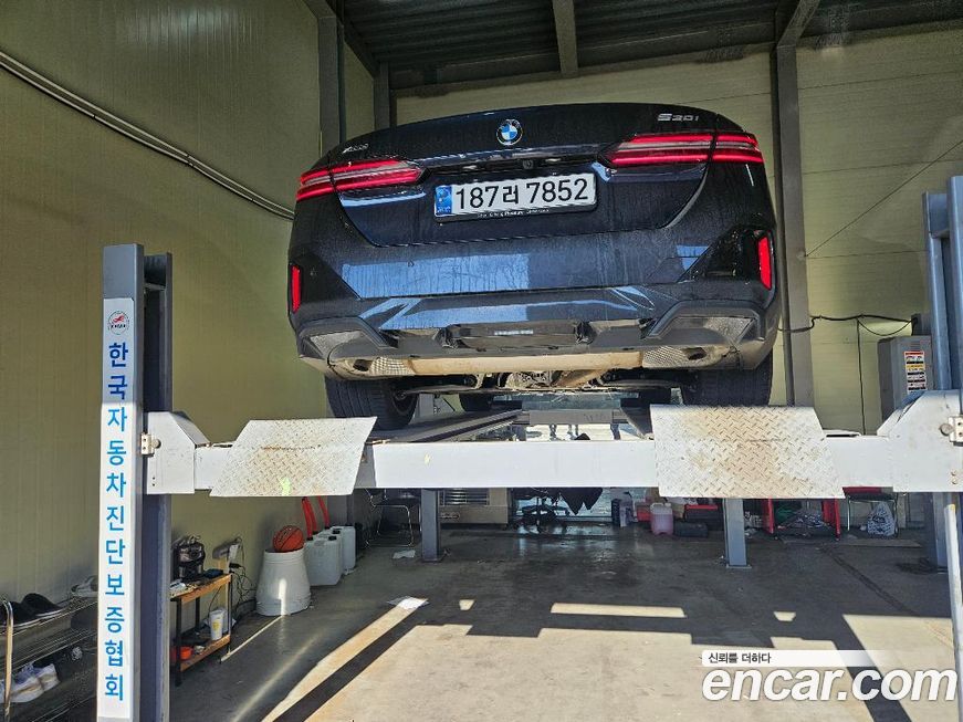 BMW 5-Series 530i xDrive M Sport, 2024