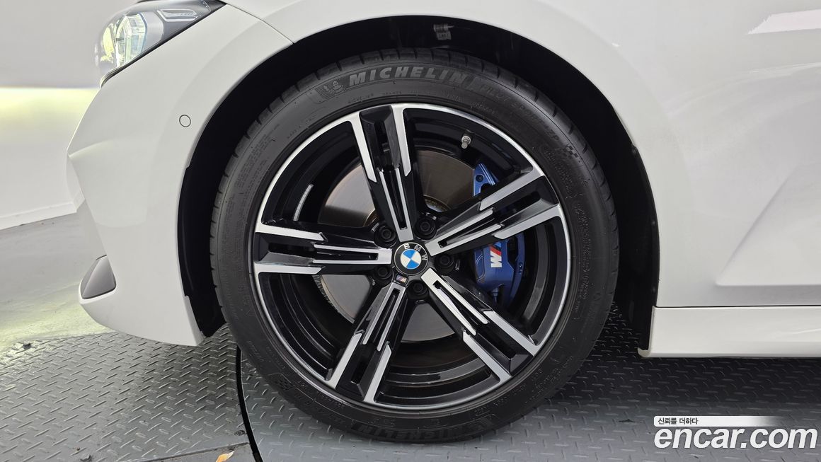 BMW 3-Series 320i M Sport, 2023