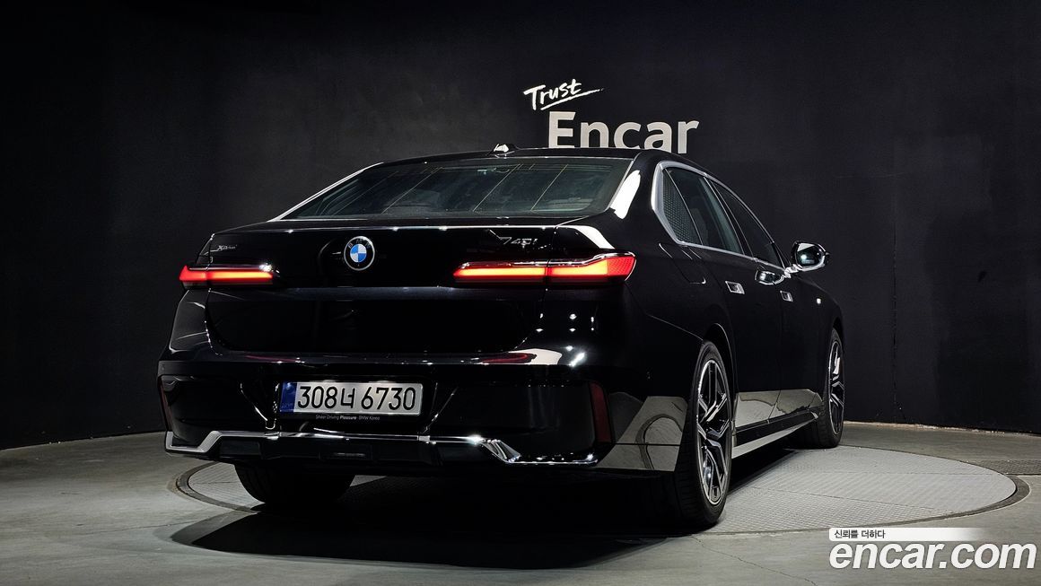 BMW 7-Series 740i xDrive M Sport, 2025