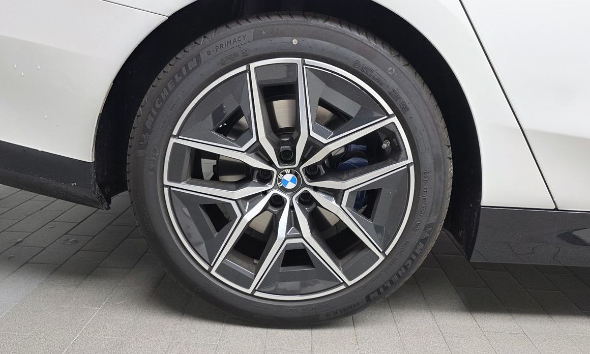 BMW 5-Series 520i M Sport, 2025