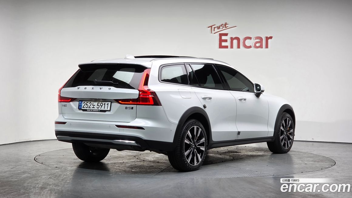 Volvo V60 B5 Ultimate AWD, 2023