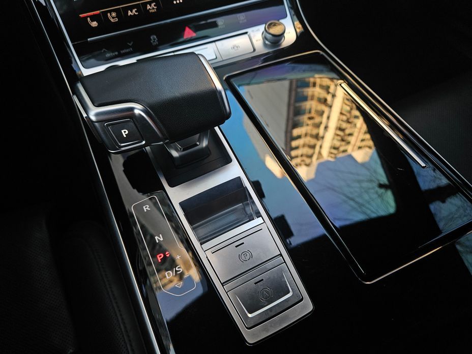 Audi A8 55 TFSI Quattro LWB, 2021