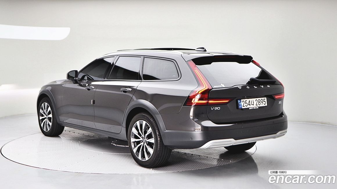 Volvo V90 B5 Ultimate AWD, 2024