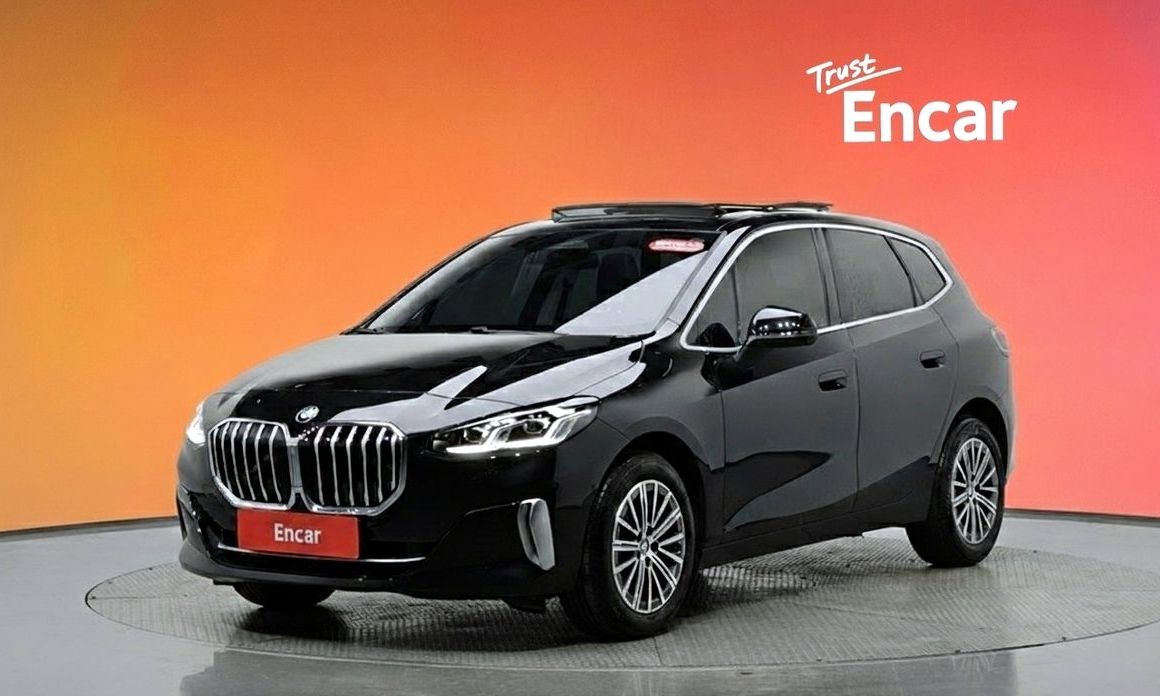 BMW 2-Series 220i Luxury, 2023