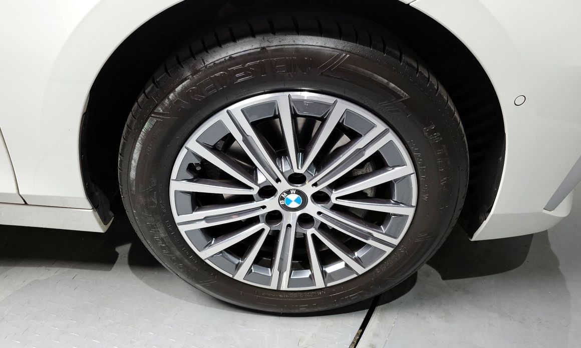BMW 2-Series 220i Luxury, 2023