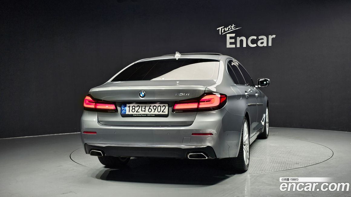 BMW 5-Series 530i Luxury, 2023