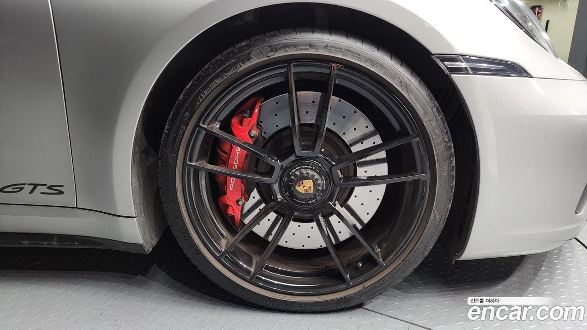 Porsche 911 Carrera 4 GTS Cabriolet, 2024