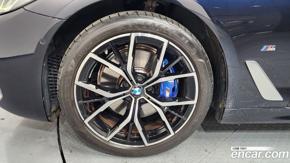 BMW 5-Series 530i xDrive M Sport Package, 2022