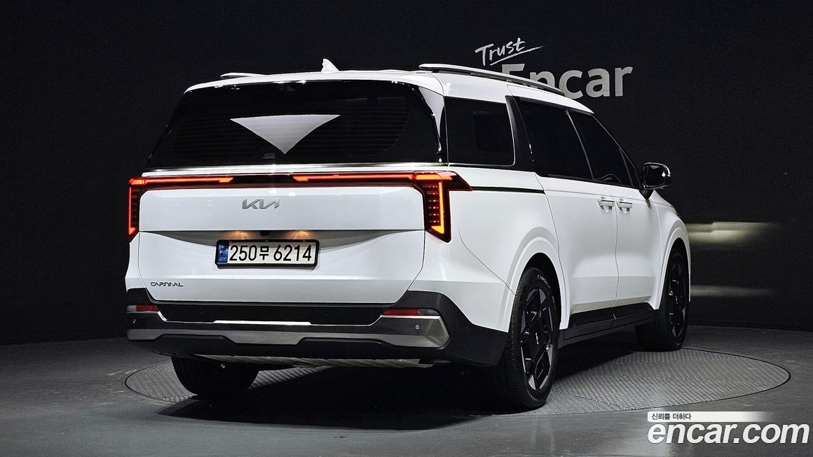 Kia Carnival 7-Seater Signature, 2024