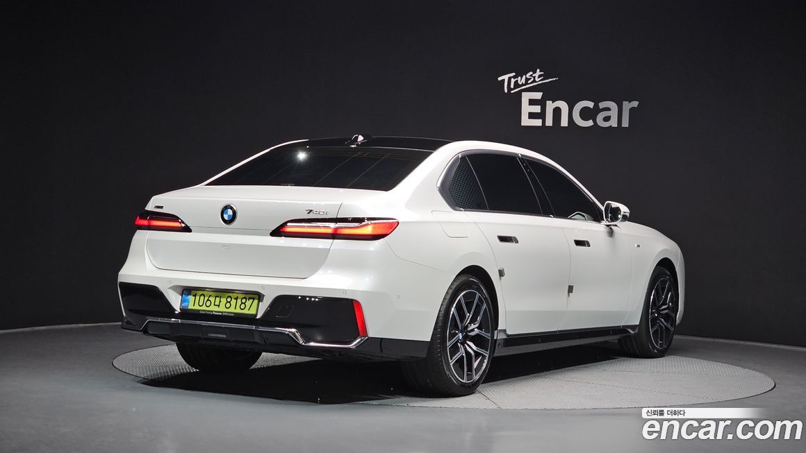 BMW 7-Series 740i xDrive M Sport, 2025