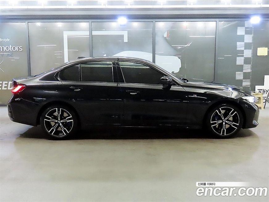 BMW 3-Series 320i M Sport, 2023