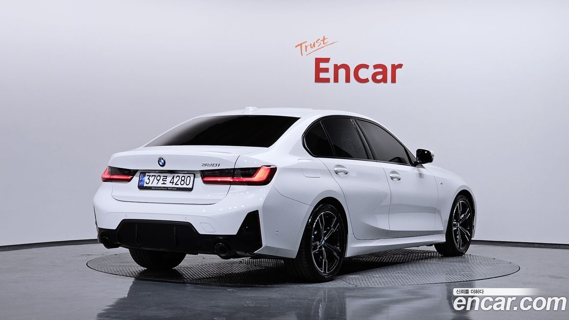 BMW 3-Series 320i M Sport, 2023