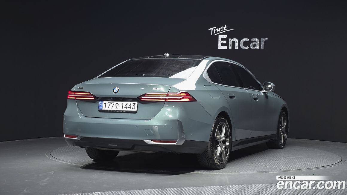 BMW 5-Series 530i xDrive, 2024